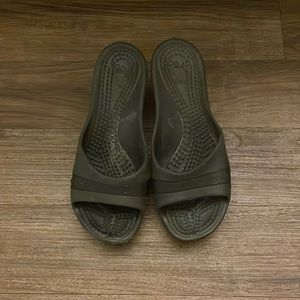 Black Crocs wedges size 6